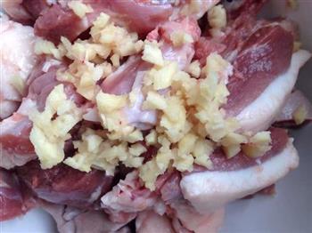 茶树菇焖鹅肉的做法步骤2