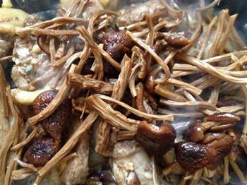 茶树菇焖鹅肉的做法步骤8