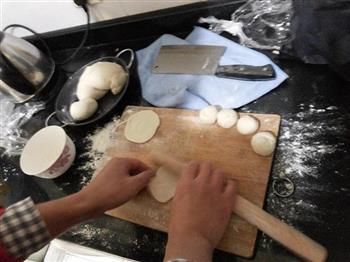 手工饺子的做法步骤3