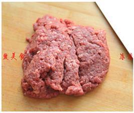 牛肉锅贴的做法步骤1