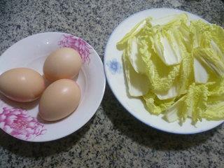 白菜芯煮荷包蛋的做法图解1