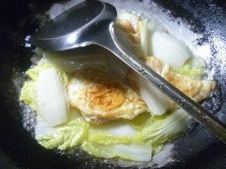 白菜芯煮荷包蛋的做法图解5
