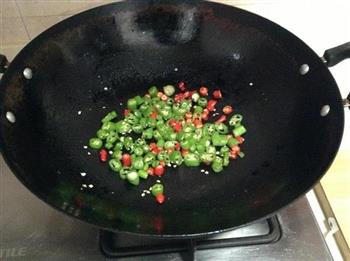 青红椒焖冬瓜的做法步骤2