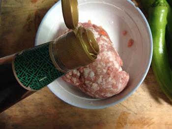 椒盐尖椒酿肉的做法步骤2