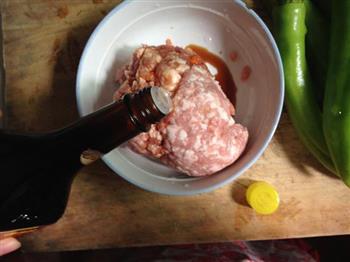 椒盐尖椒酿肉的做法步骤3