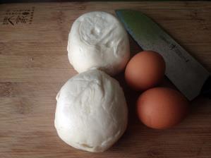 鸡蛋煎馒头片的做法步骤1