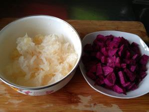 紫薯银耳羹的做法步骤2