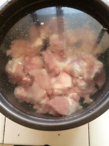 莴笋排骨汤的做法步骤2