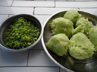 葫芦青椒猪肉饺的做法步骤2