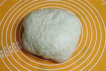 小牛角面包的做法图解1