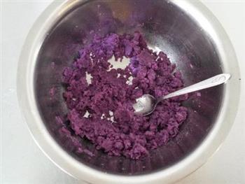 紫薯香菇芹菜鲜肉饺的做法图解1
