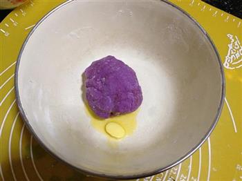 双色紫薯芝士卷的做法图解2