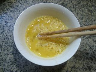 鸡蛋麻辣肠炒花菜的做法步骤4