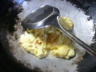 鸡蛋麻辣肠炒花菜的做法步骤5