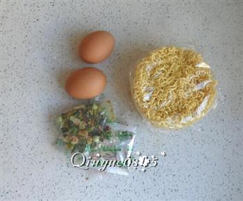 荷包鸡蛋方便面的做法步骤1