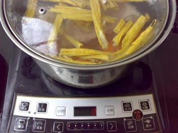 银杏腐竹猪肚汤的做法步骤3