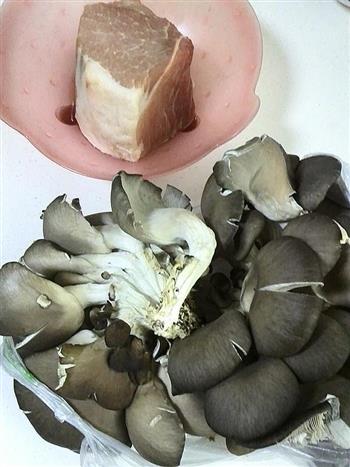 肉丝蘑菇的做法步骤1