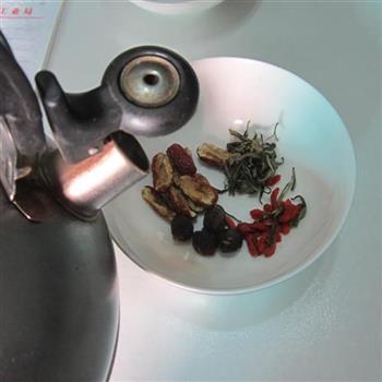 桂圆红枣茶的做法图解4