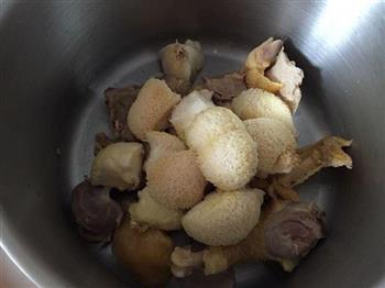 猴头菇山药炖土鸡汤的做法图解6