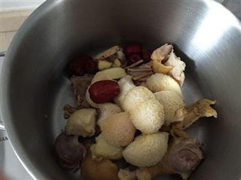 猴头菇山药炖土鸡汤的做法图解7