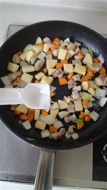 土豆焖饭的做法步骤5