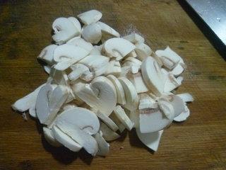雪菜蘑菇蚕豆羹的做法图解2