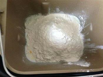 牛奶圆面包的做法步骤1