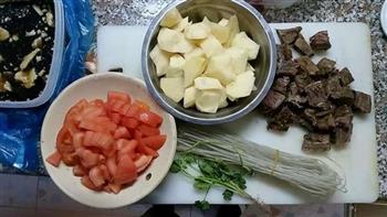 番茄牛肉砂锅的做法步骤1
