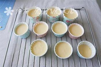奶油装饰纸杯蛋糕的做法步骤4