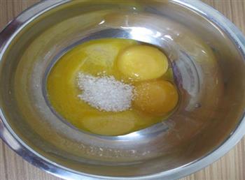 紫薯蛋卷的做法步骤3
