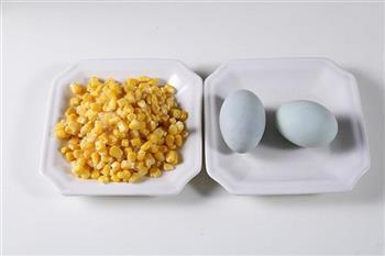 咸蛋黄玉米粒的做法步骤1