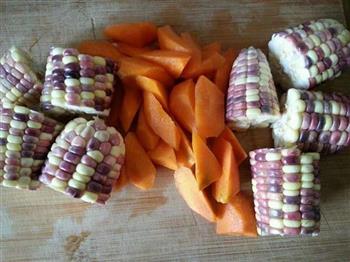 胡萝卜玉米棒骨汤的做法步骤5
