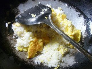 鸡蛋茼蒿炒饭的做法图解5