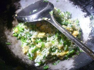 鸡蛋茼蒿炒饭的做法步骤8