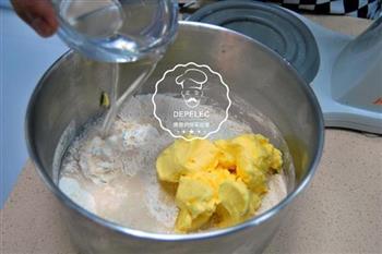 美味蛋黄酥的做法步骤2