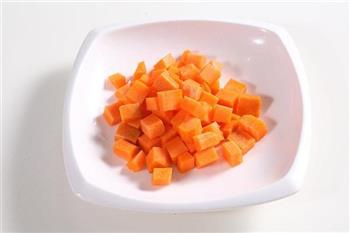 胡萝卜香菇焖饭的做法图解1