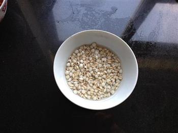 桃胶薏米红豆羹的做法步骤2