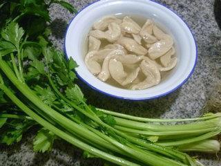 大豆蛋白炒芹菜的做法步骤1