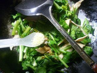 大豆蛋白炒芹菜的做法步骤8