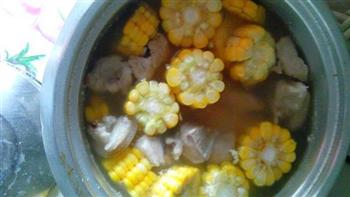 玉米排骨汤的做法步骤4