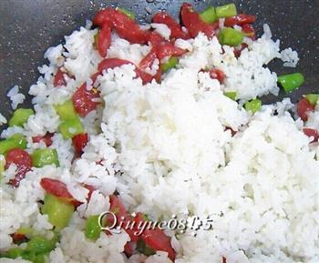 腊肠苦瓜炒米饭的做法步骤7