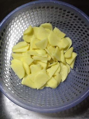 红烧土豆片的做法步骤1