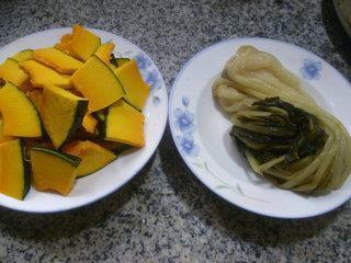 腌白菜炒日本南瓜的做法步骤1