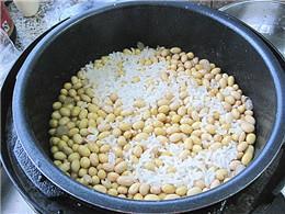 黄豆焖米饭的做法图解7