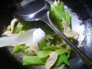 榨菜大豆蛋白炒莴笋的做法步骤7