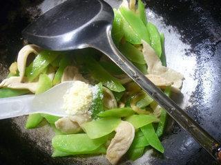 榨菜大豆蛋白炒莴笋的做法步骤8