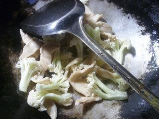 花菜大豆蛋白炒尖椒的做法图解2