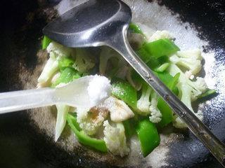 花菜大豆蛋白炒尖椒的做法图解8