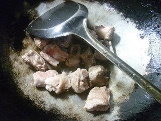雪菜蚕豆排骨汤的做法步骤2