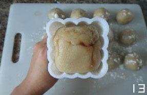 广式豆沙蛋黄月饼的做法步骤13